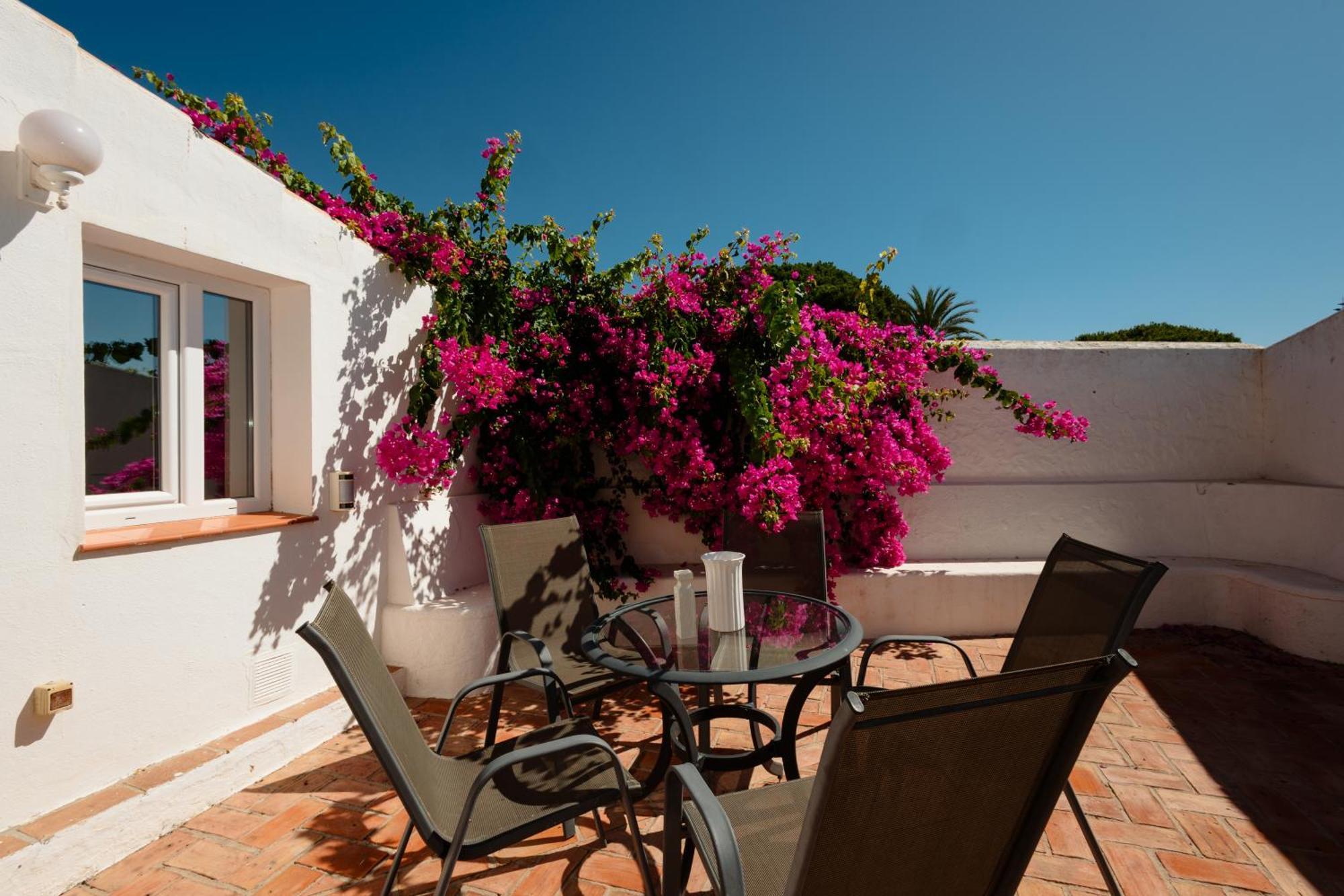 6 Bedroom Villa, With Heated Pool And Sea Views, Next To The Of Costabella Feriehus Marbella