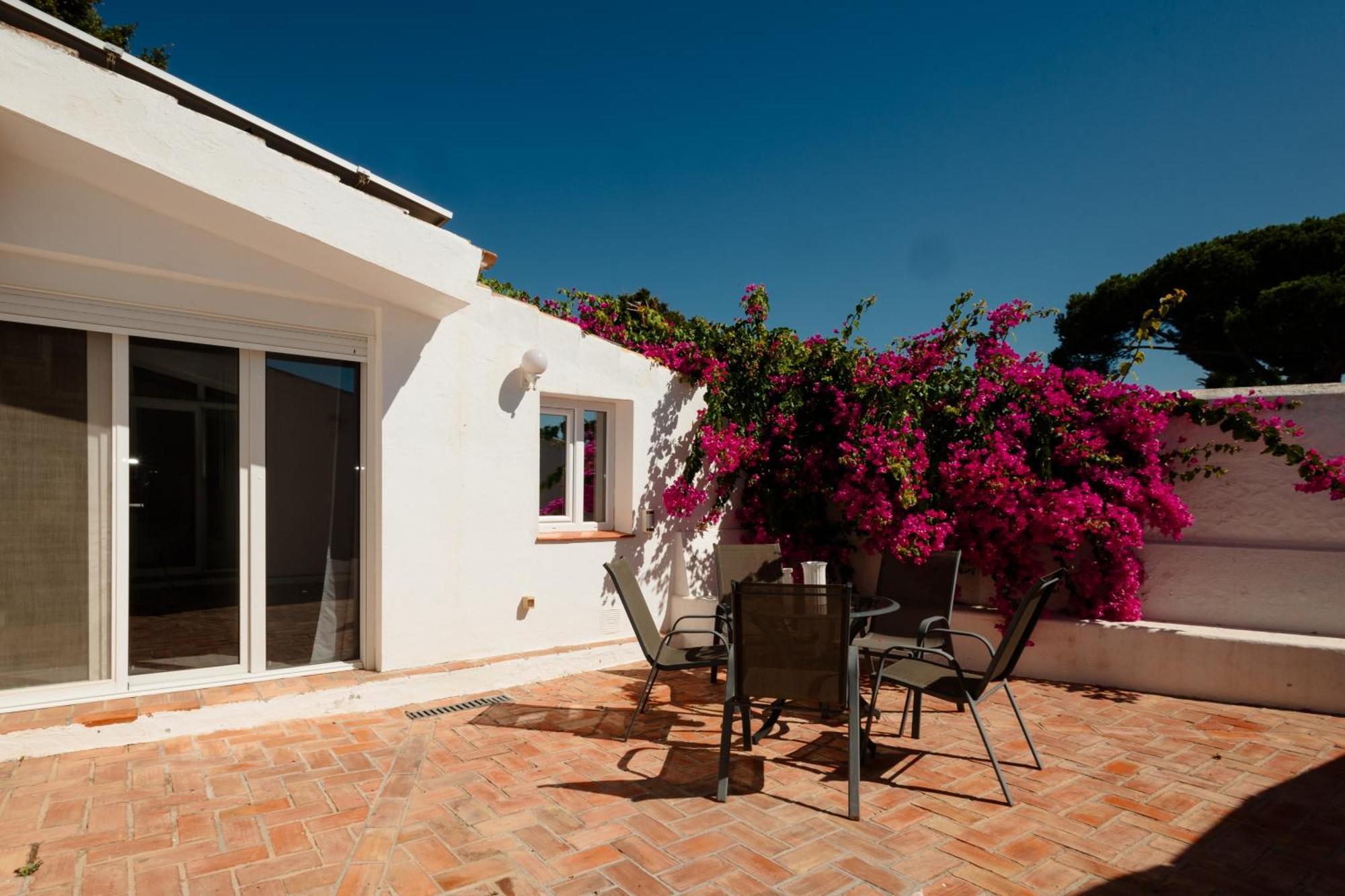 6 Bedroom Villa, With Heated Pool And Sea Views, Next To The Of Costabella *