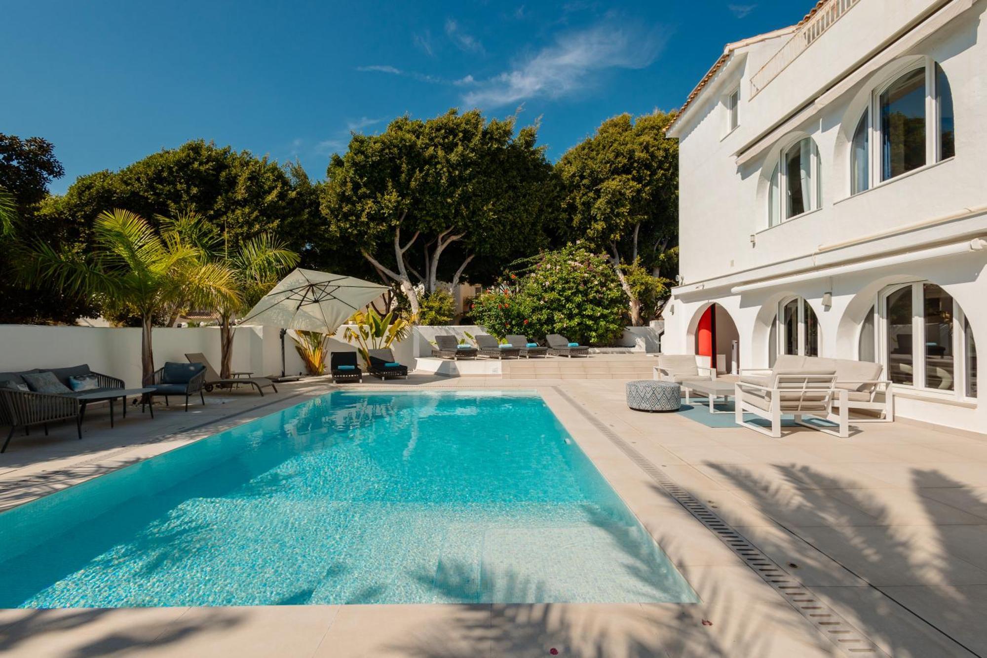 6 Bedroom Villa, With Heated Pool And Sea Views, Next To The Of Costabella Feriehus