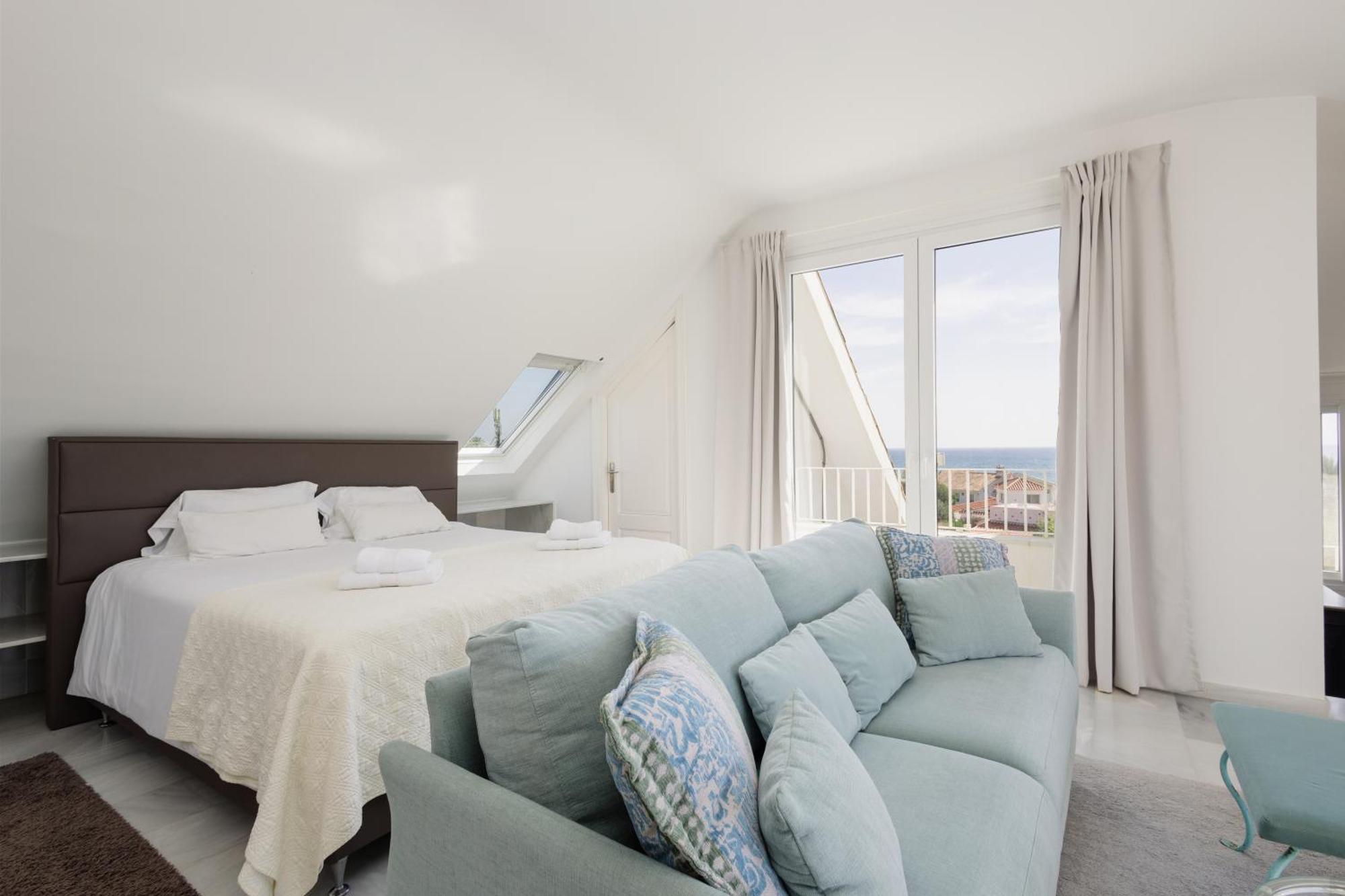 Feriehus 6 Bedroom Villa, With Heated Pool And Sea Views, Next To The Of Costabella Marbella