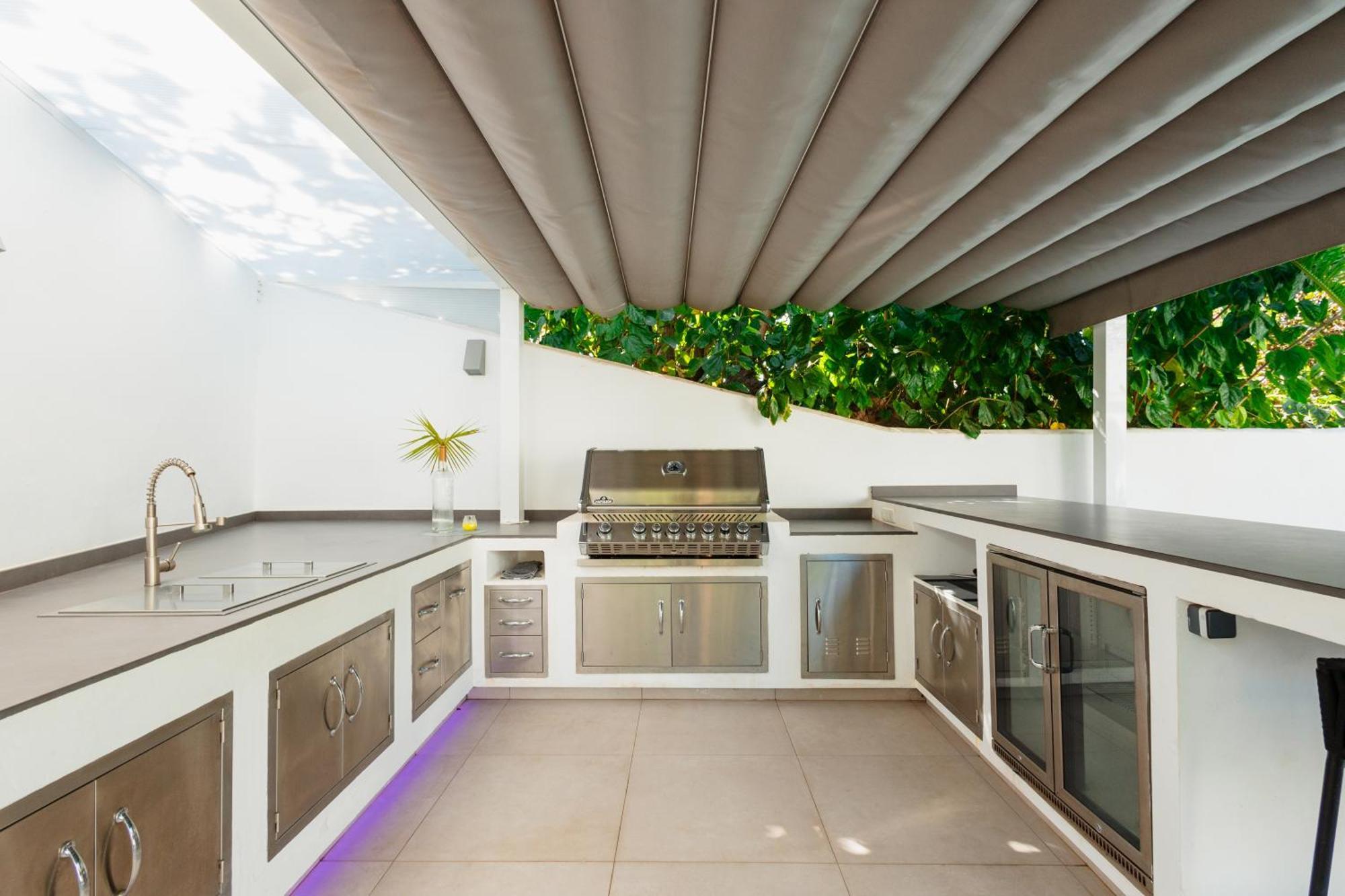 Feriehus 6 Bedroom Villa, With Heated Pool And Sea Views, Next To The Of Costabella