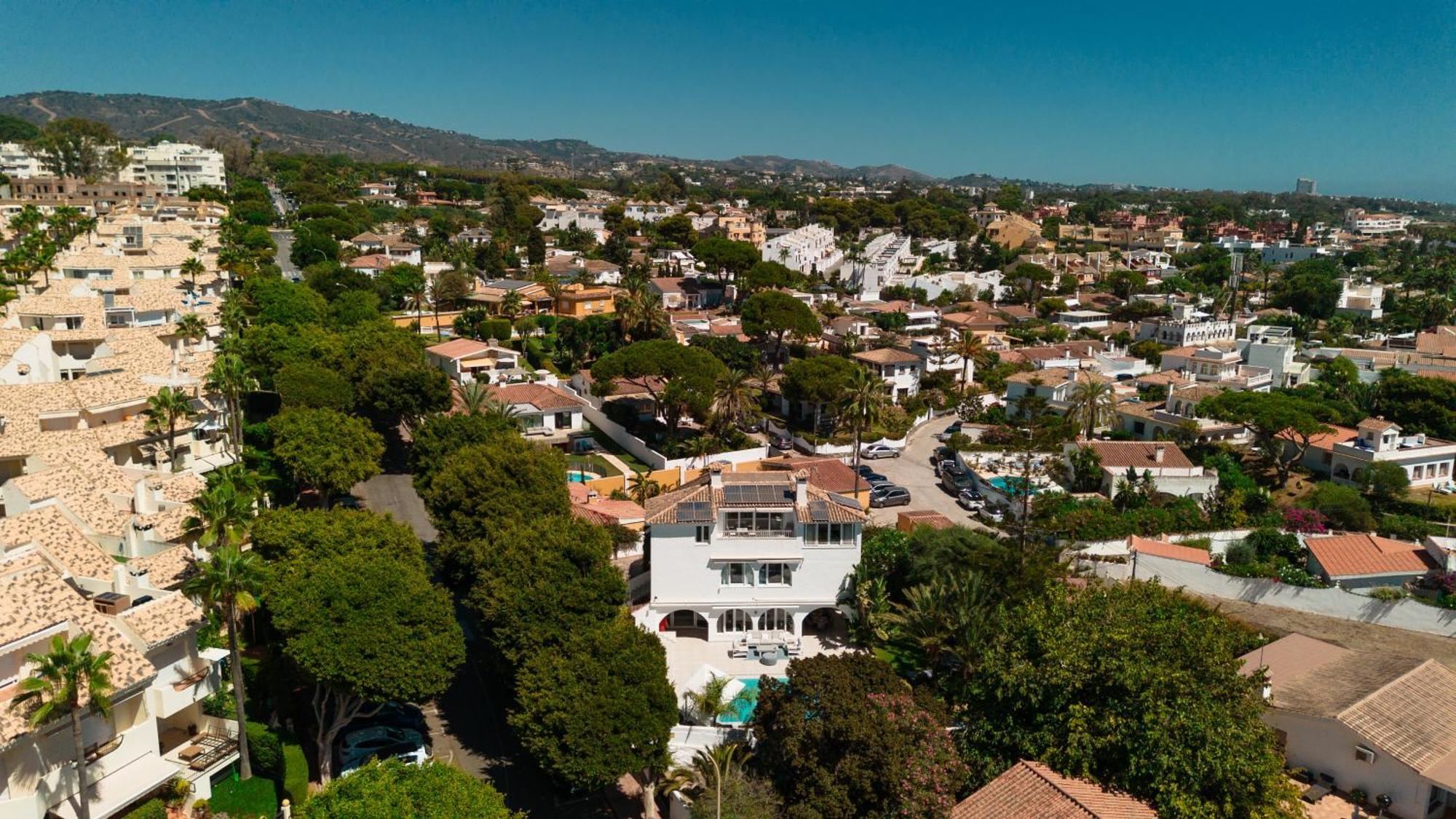 6 Bedroom Villa, With Heated Pool And Sea Views, Next To The Of Costabella * Marbella