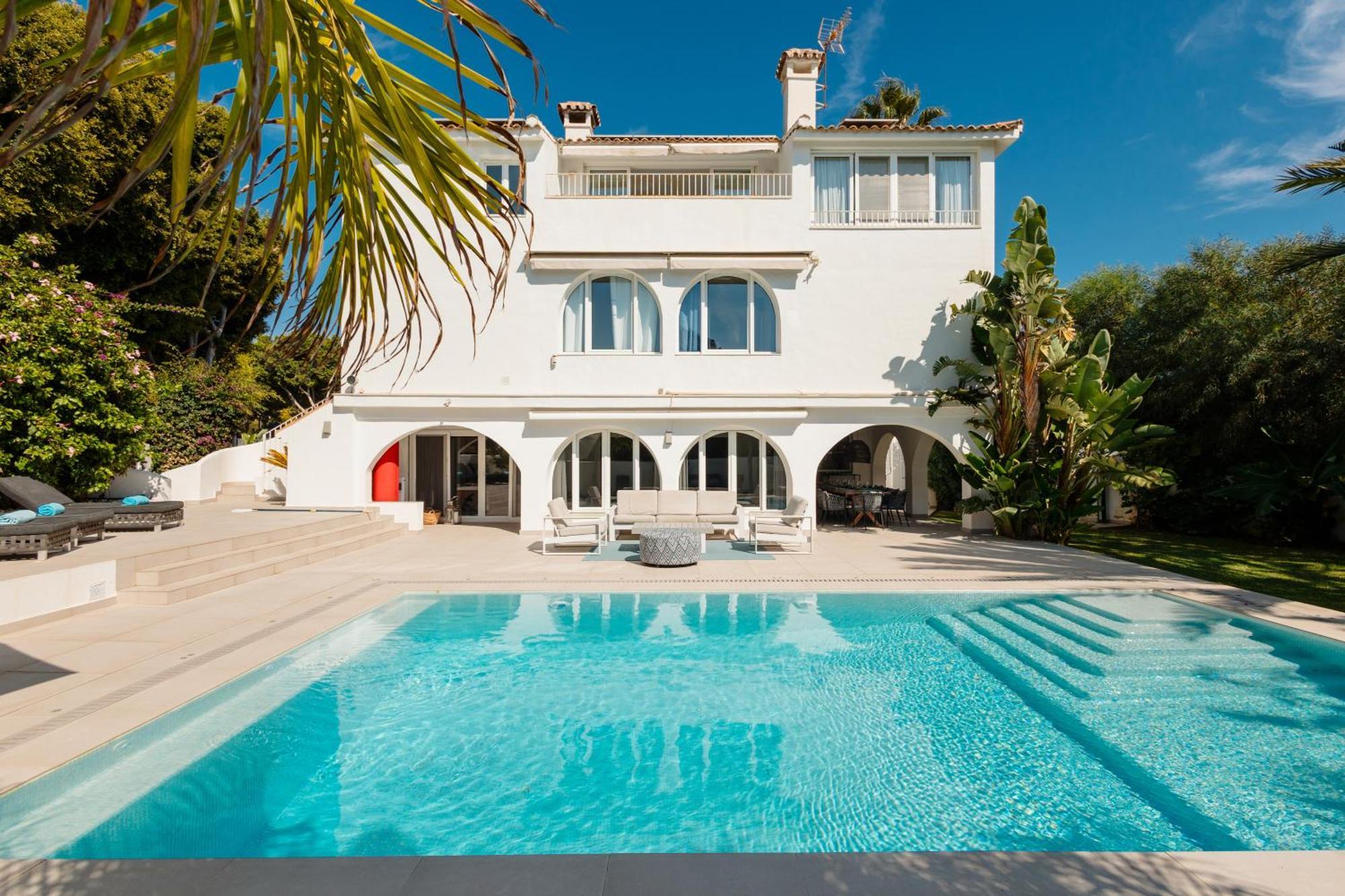 6 Bedroom Villa, With Heated Pool And Sea Views, Next To The Of Costabella *