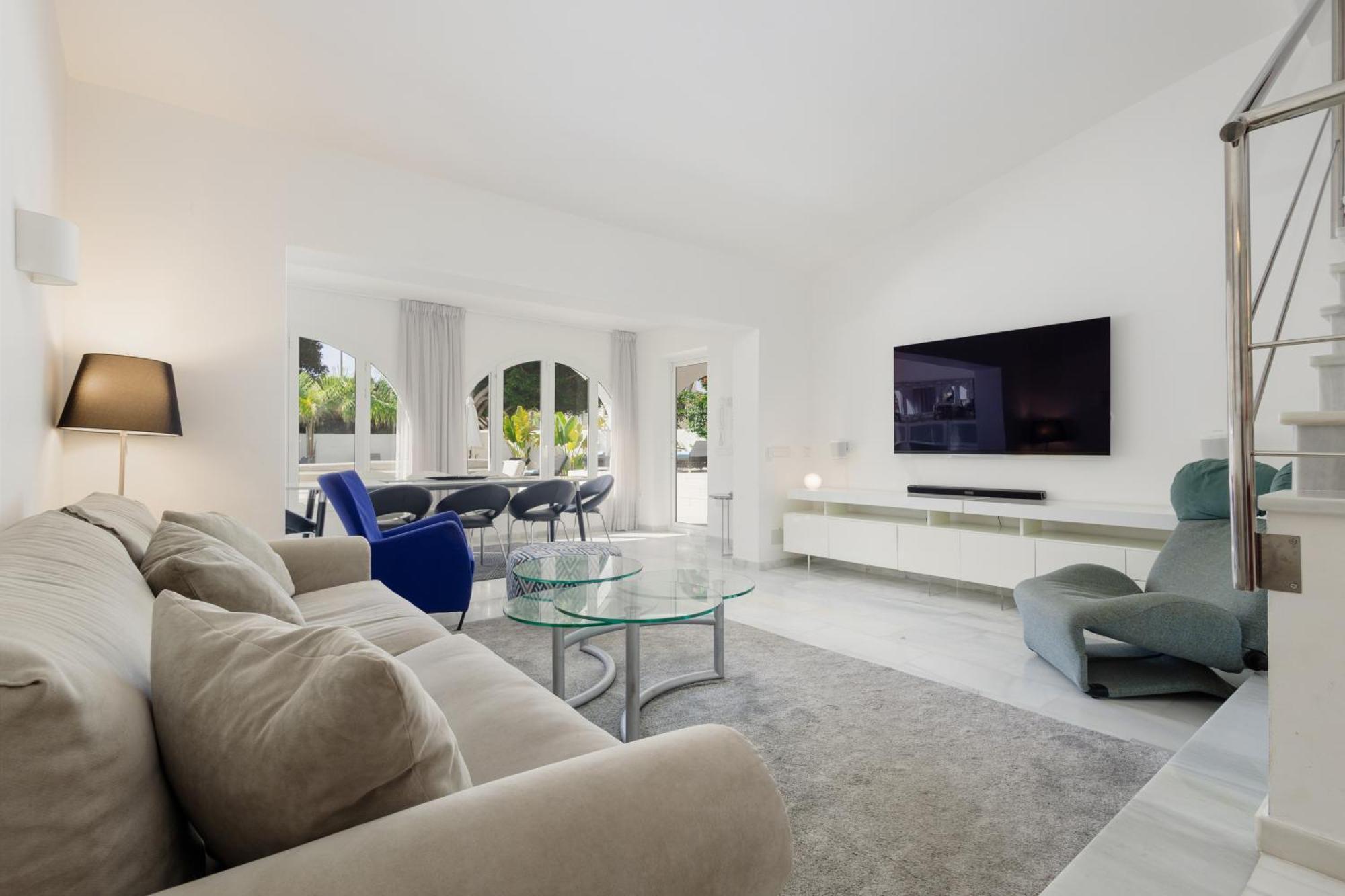 6 Bedroom Villa, With Heated Pool And Sea Views, Next To The Of Costabella Feriehus Marbella