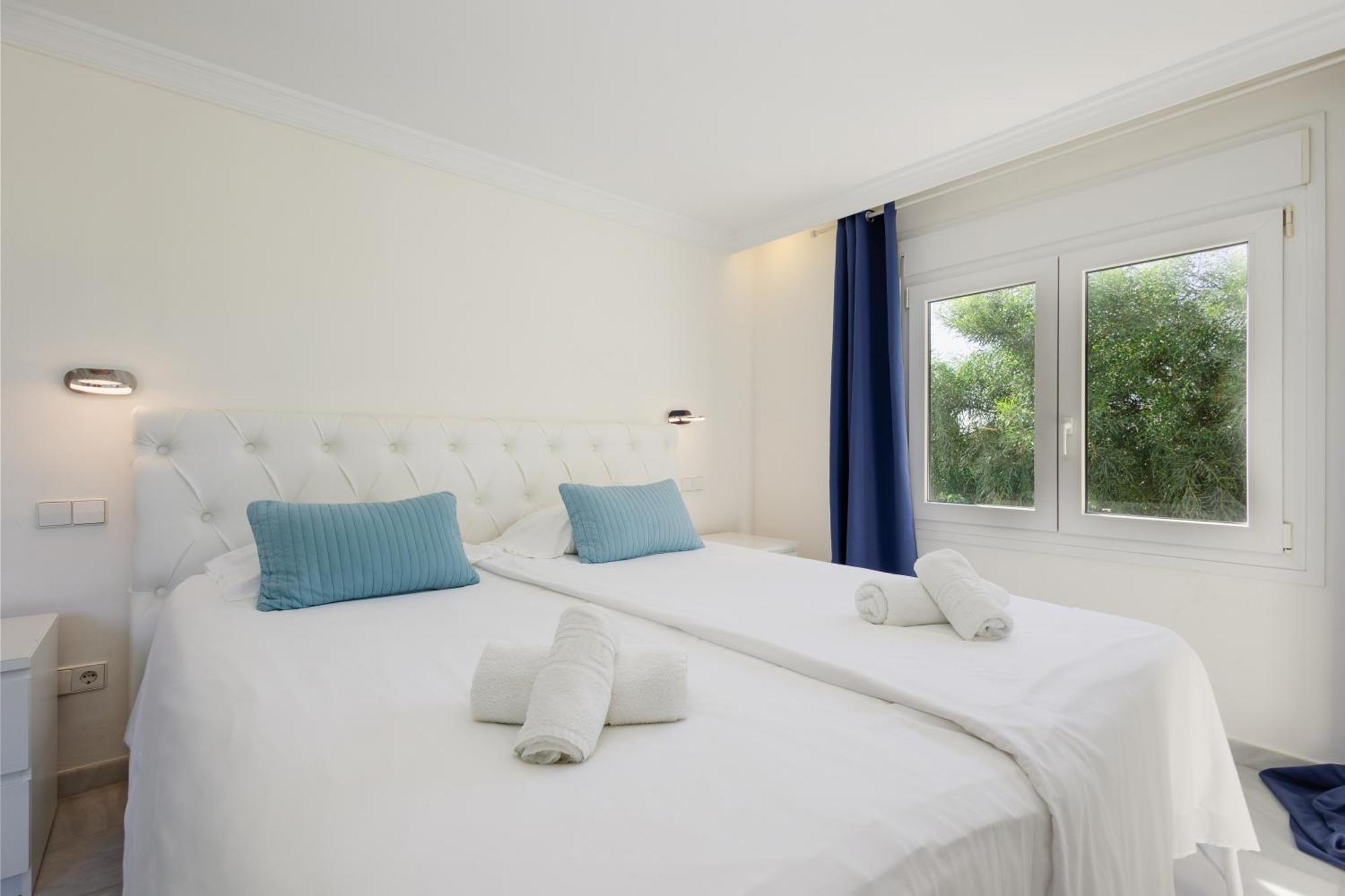 6 Bedroom Villa, With Heated Pool And Sea Views, Next To The Of Costabella