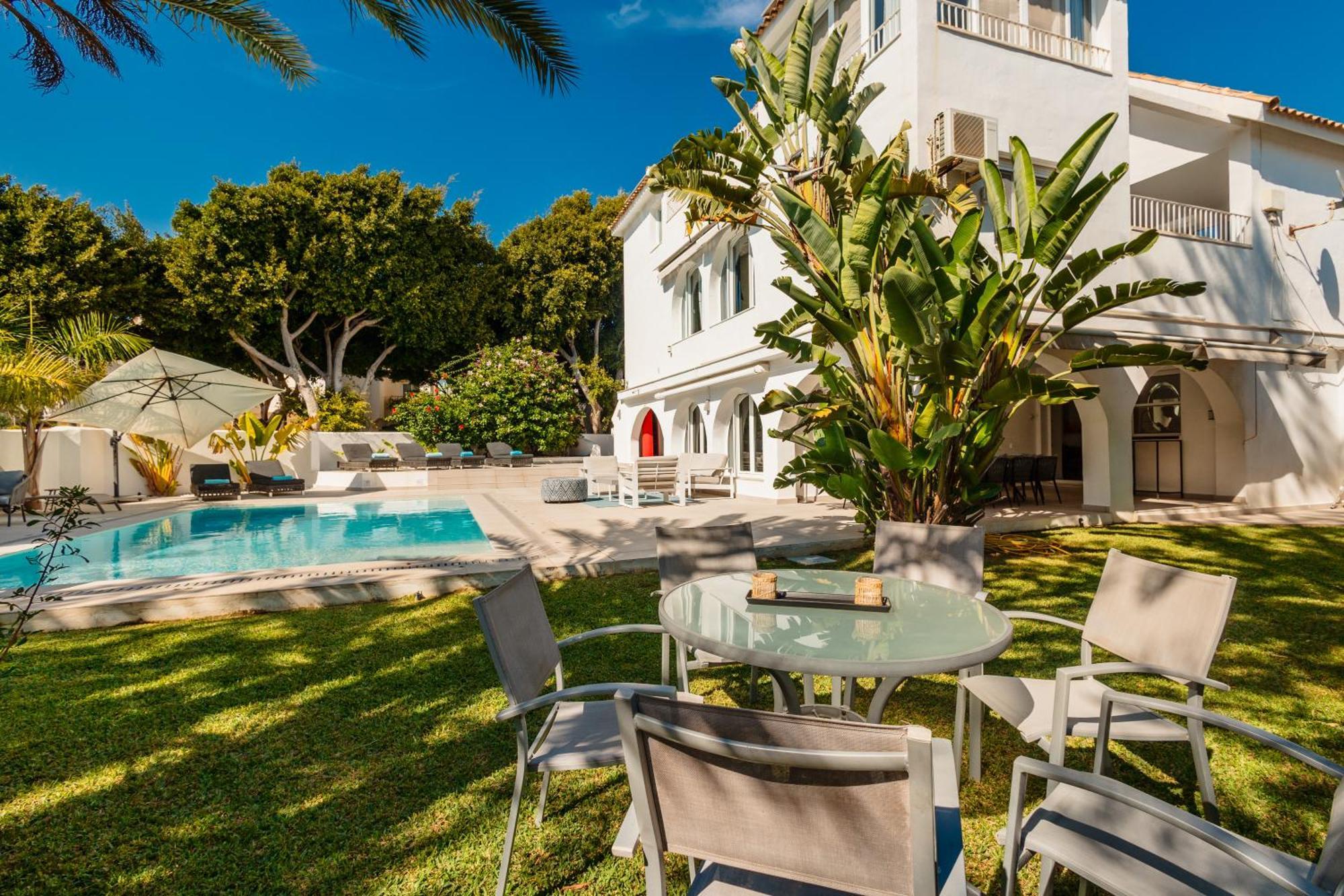 Feriehus 6 Bedroom Villa, With Heated Pool And Sea Views, Next To The Of Costabella *