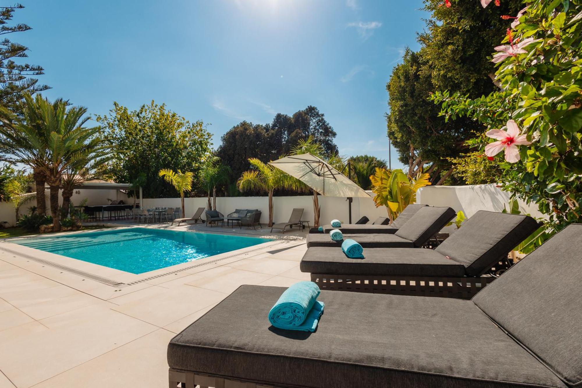 Feriehus 6 Bedroom Villa, With Heated Pool And Sea Views, Next To The Of Costabella
