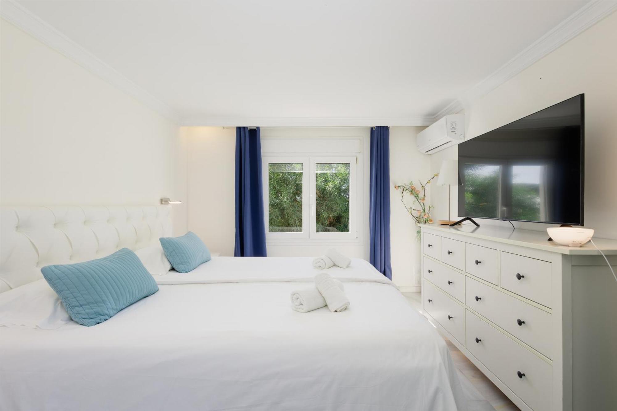 Feriehus 6 Bedroom Villa, With Heated Pool And Sea Views, Next To The Of Costabella *