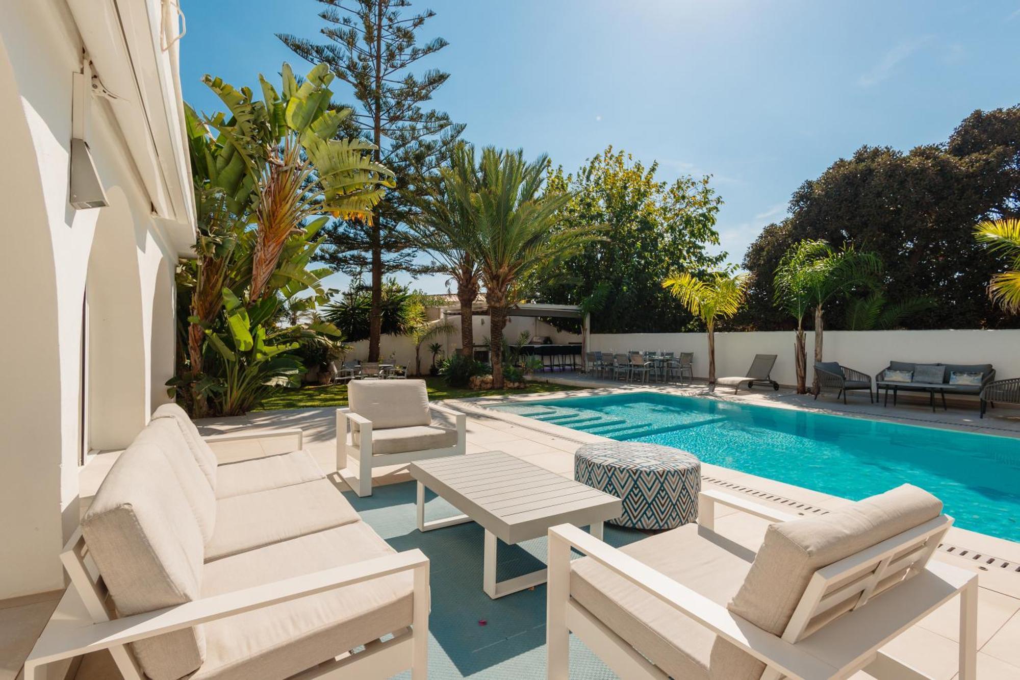 6 Bedroom Villa, With Heated Pool And Sea Views, Next To The Of Costabella *