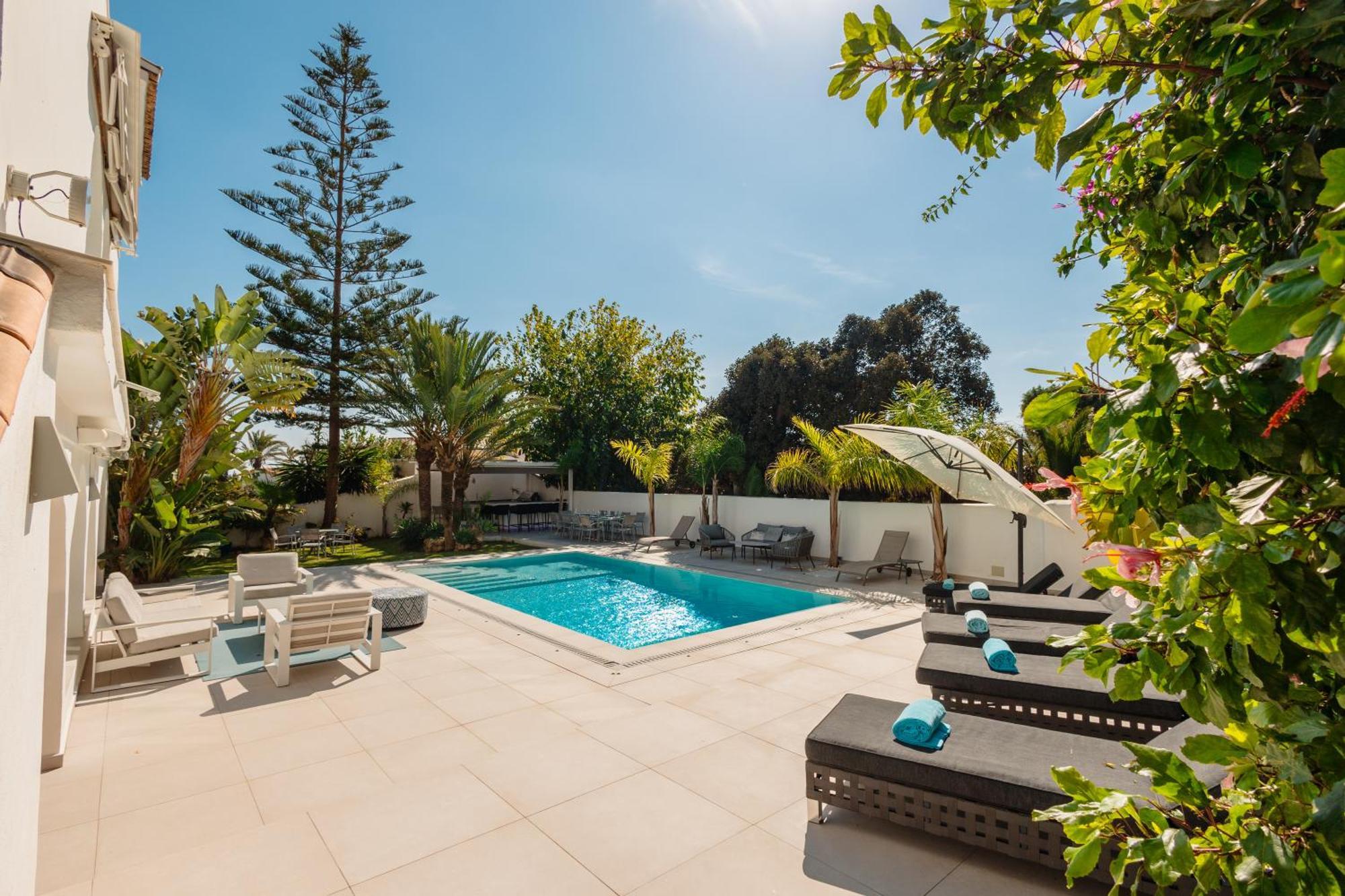 Feriehus 6 Bedroom Villa, With Heated Pool And Sea Views, Next To The Of Costabella